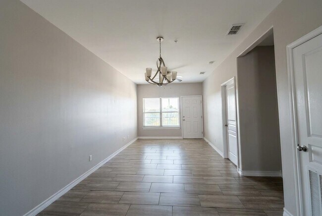 Building Photo - 5601 Cuenca Dr