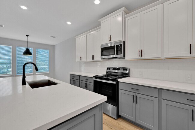 Building Photo - Beautiful 4 Bedroom New Construction Luxur...
