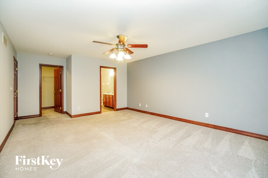 Building Photo - 936 Poppleton Pl N