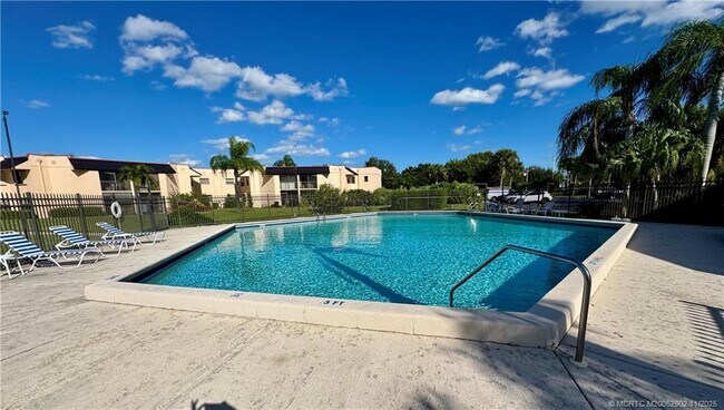 Building Photo - 2083 NE Collins Cir