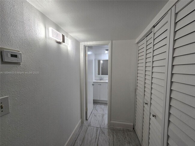 Building Photo - 10801 SW 109th Ct
