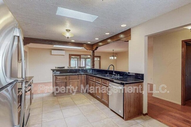 Building Photo - 501 Calle del la Angel