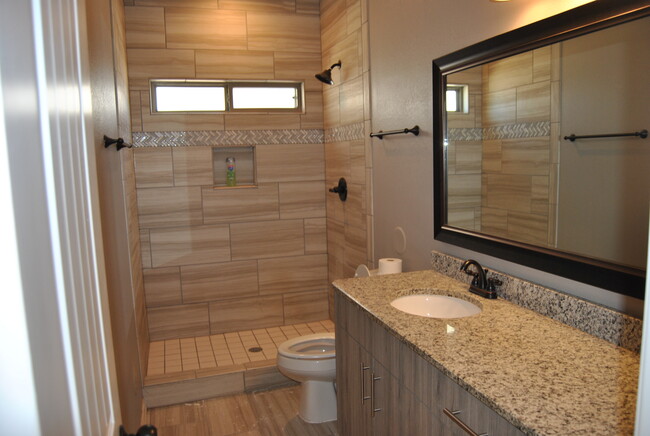 Building Photo - 14508 Ciambriello Ave