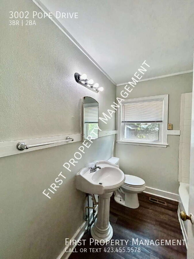 Building Photo - 3002 Pope Dr