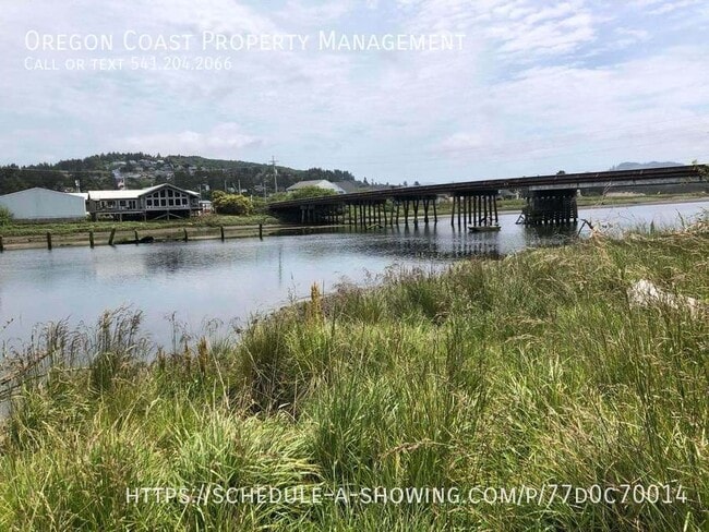 Building Photo - 2bed/2bath home on the river and close to ...