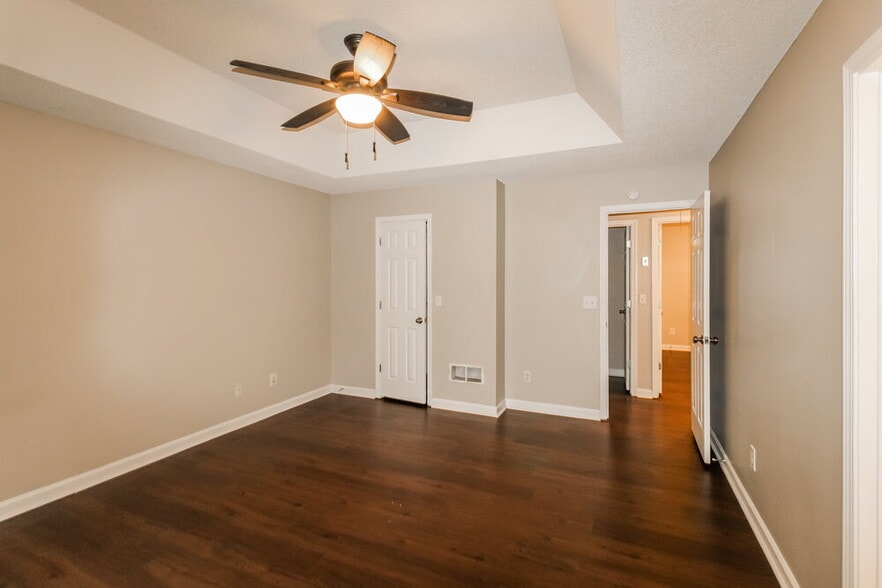 Building Photo - 2847 James Henry Dr