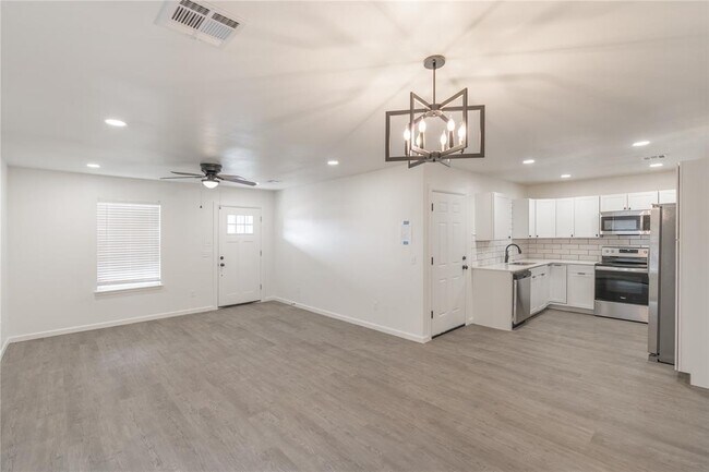 Building Photo - 537 Parkhill Cir