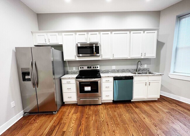 Building Photo - 3216 Bishop St