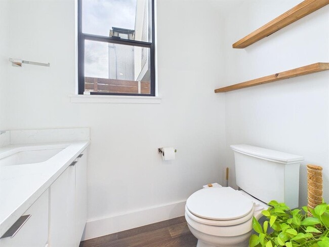 Building Photo - 4402 Mt Vernon Dr