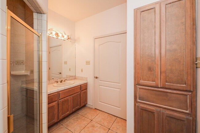 Building Photo - 342 St Julien Dr