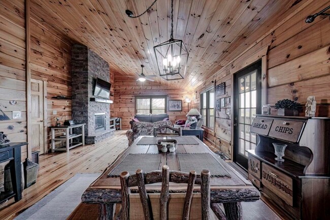 Building Photo - 54 Henderson Ln