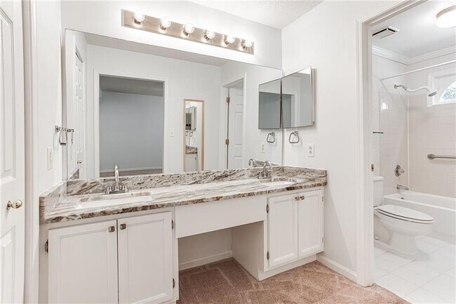 Building Photo - 605 Garden Ct