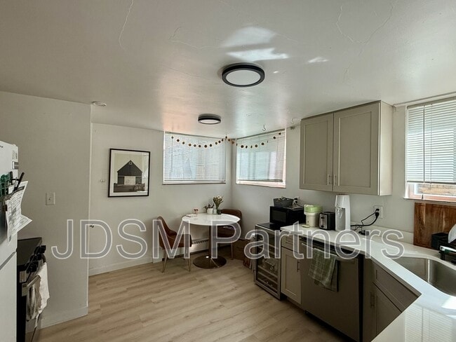 Building Photo - 1046 Harrison St