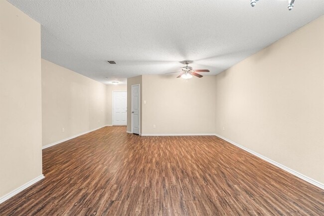 Building Photo - 3516 Clydesdale Dr