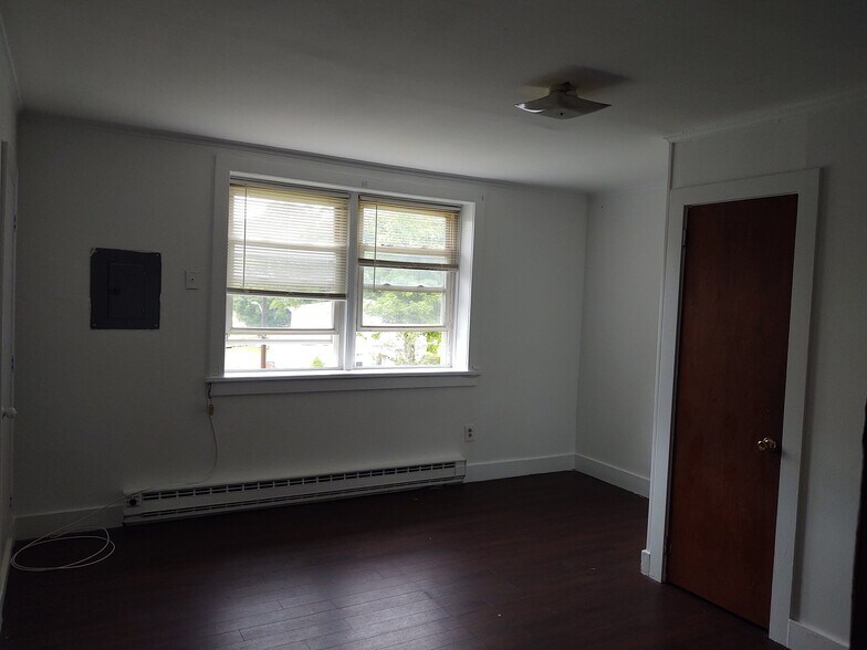 Building Photo - 31 Wing Ave