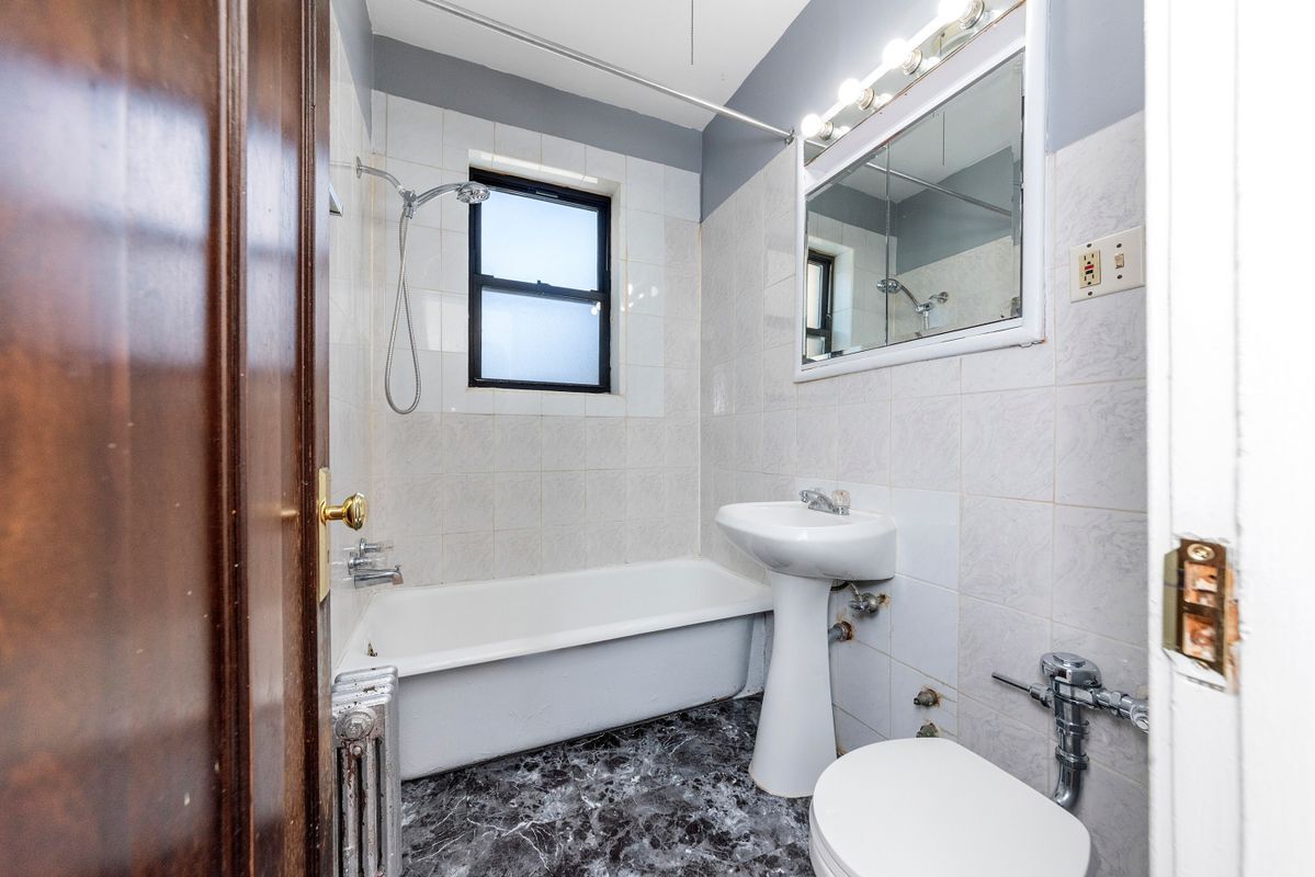 Building Photo - 1717 W North Shore Ave