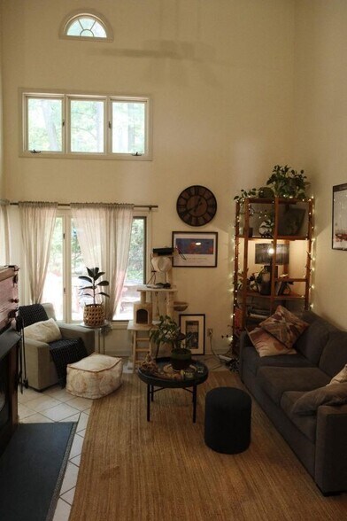 Building Photo - 4422 Beechnut Ln