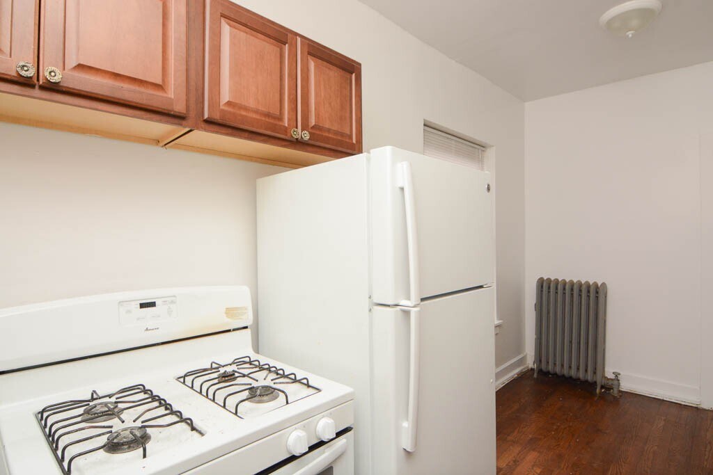 Building Photo - 939 W Sunnyside Ave