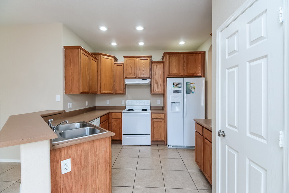 Building Photo - 6639 S 17th Ave