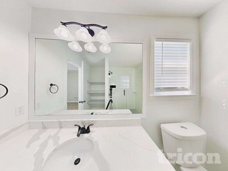 Building Photo - 962 Vera Ct