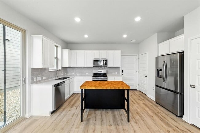 Building Photo - 7503 Lauper Dr