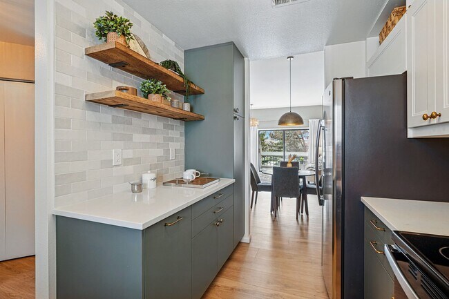 Building Photo - Sunny 2-Bed, 2-Bath Condo in Boulder’s Kin...