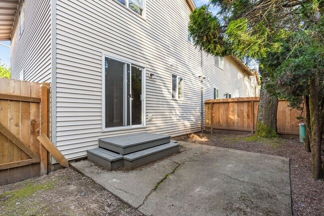 Building Photo - 17450 SE 82nd Dr