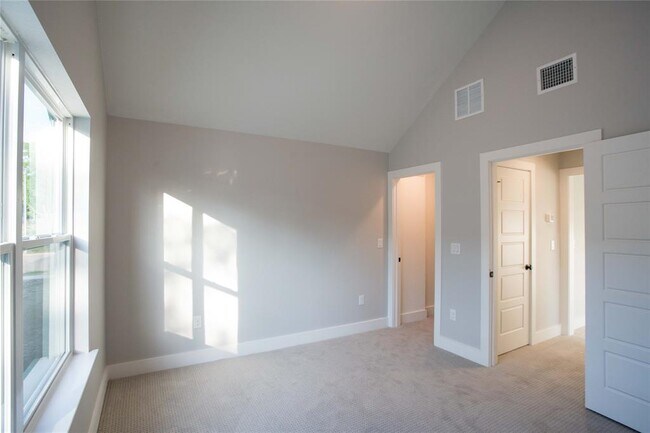 Building Photo - 3022 Sunridge Dr