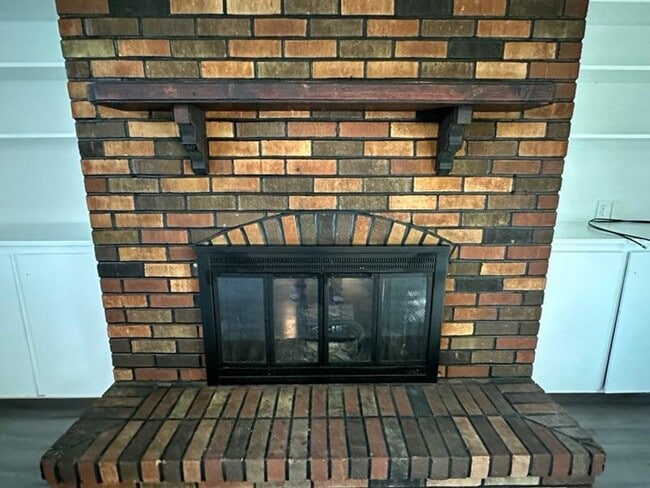 Building Photo - Very Nice 3 Bedroom In Paducah Available Immediately