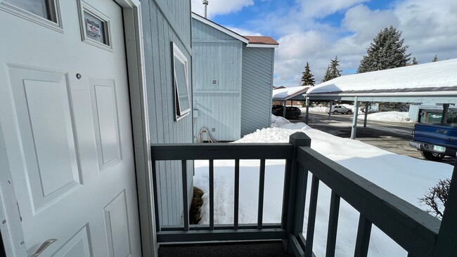 Building Photo - Well maintained (1) bedroom, (1) bathroom ...
