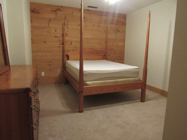 Building Photo - $1,500 - 2 Bedroom, 1 Bathroom Furnished A...