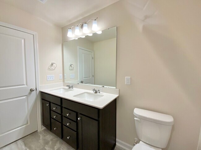 Building Photo - 836 Falls Grove Trl