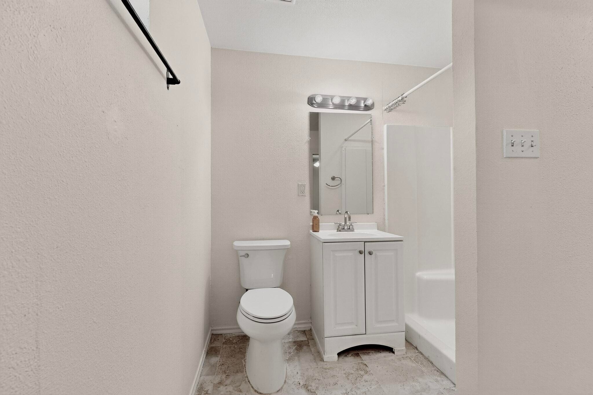 Building Photo - 5645 Santa Fe Ave