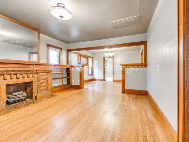 Building Photo - 1817 W Park Pl