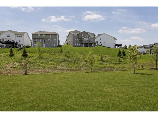 Building Photo - 6332 Apple Ct