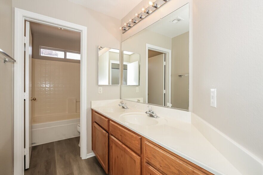 Building Photo - 2109 Royal Antilles Ct