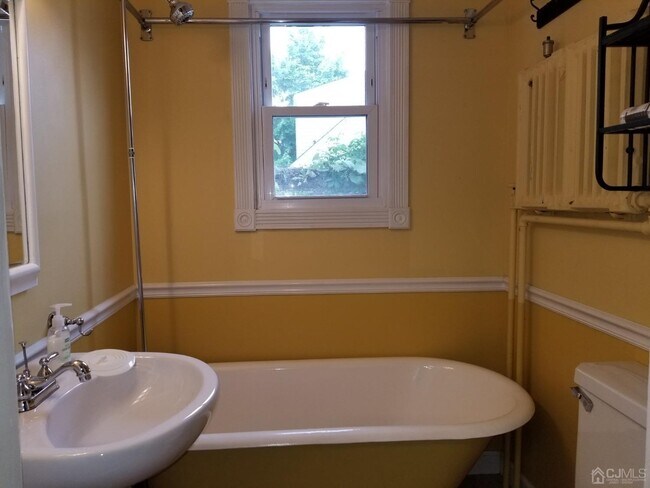 Building Photo - 49 Clay St