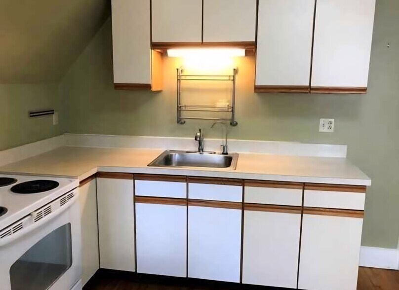 Kitchen - 82 Park Ave