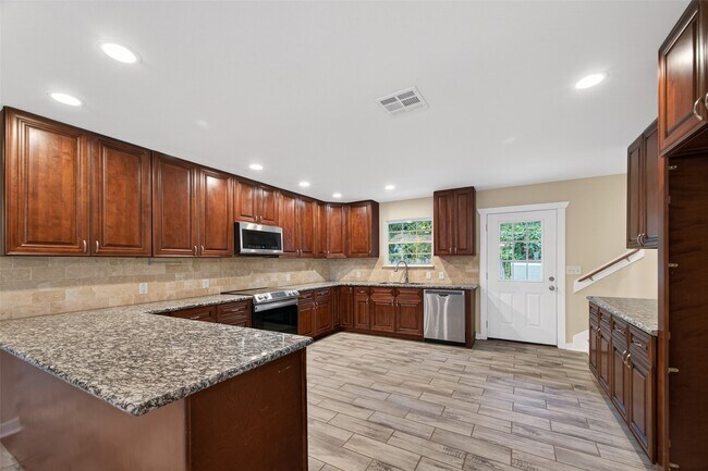 Building Photo - 15423 S Brentwood St