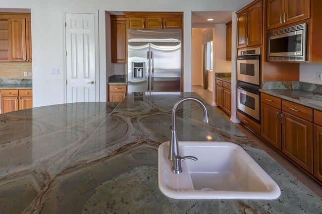 Building Photo - Stunning 6 Bedroom Home With Casita Pool H...
