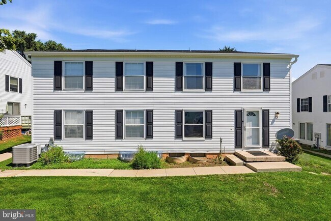 Building Photo - 13 Fox Run Ct
