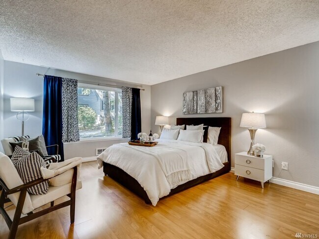 Building Photo - Spacious 2 bedroom 1.75 bath condo Racquet...