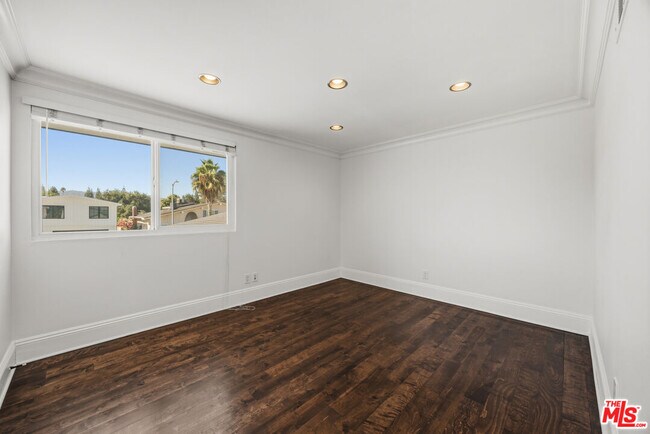 Building Photo - 18113 Bromley St
