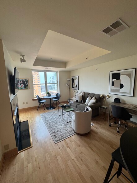 Primary Photo - 333 W Mifflin St