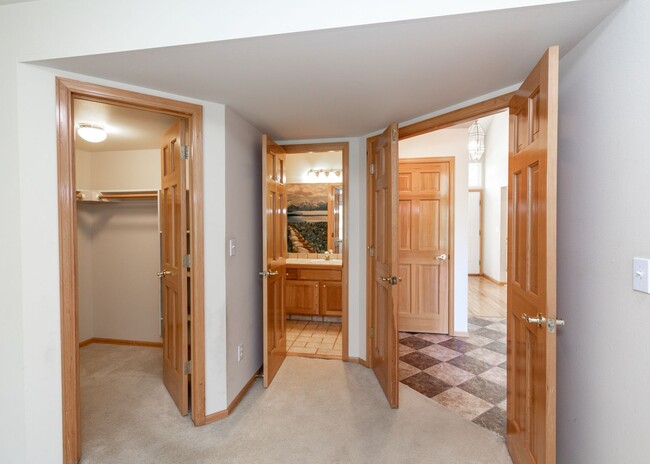 Building Photo - *COMING SOON* 5 Bedroom Broadmoor Beauty A...