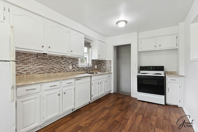 Building Photo - $1250 4 bedroom
