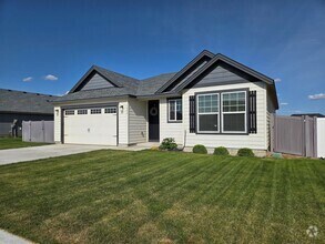 Building Photo - Newer 3-Bed, 2-Bath home in Quincy, WA!