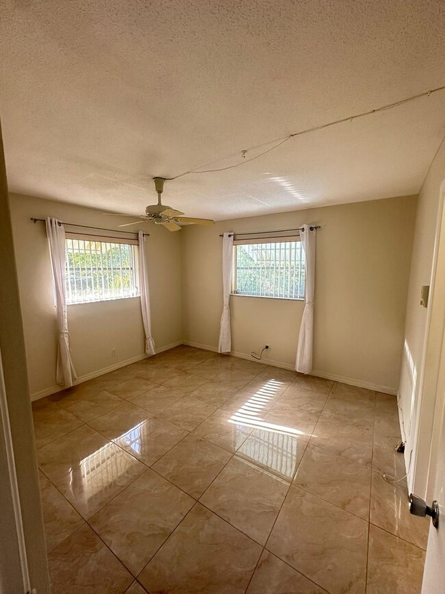 Building Photo - 55+ Community Tamarac Single Family 2 bedr...