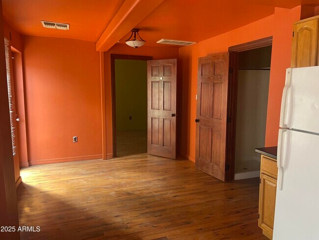 Building Photo - 1214 W Roosevelt St