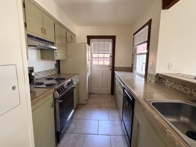 Building Photo - 3 Bed, 2 Bath Condo in Bear Valley READY NOW!